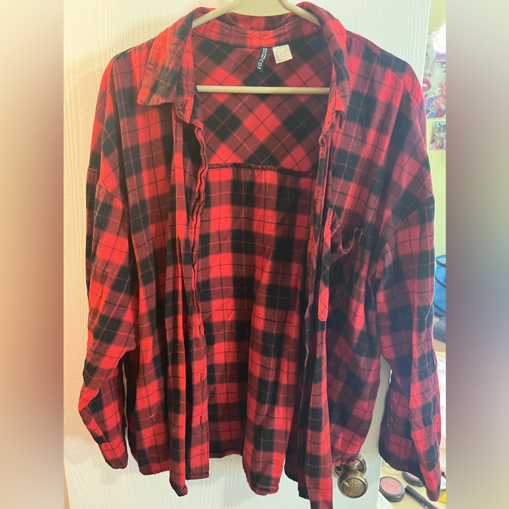 Red and black divided H&M flannel size Large cute